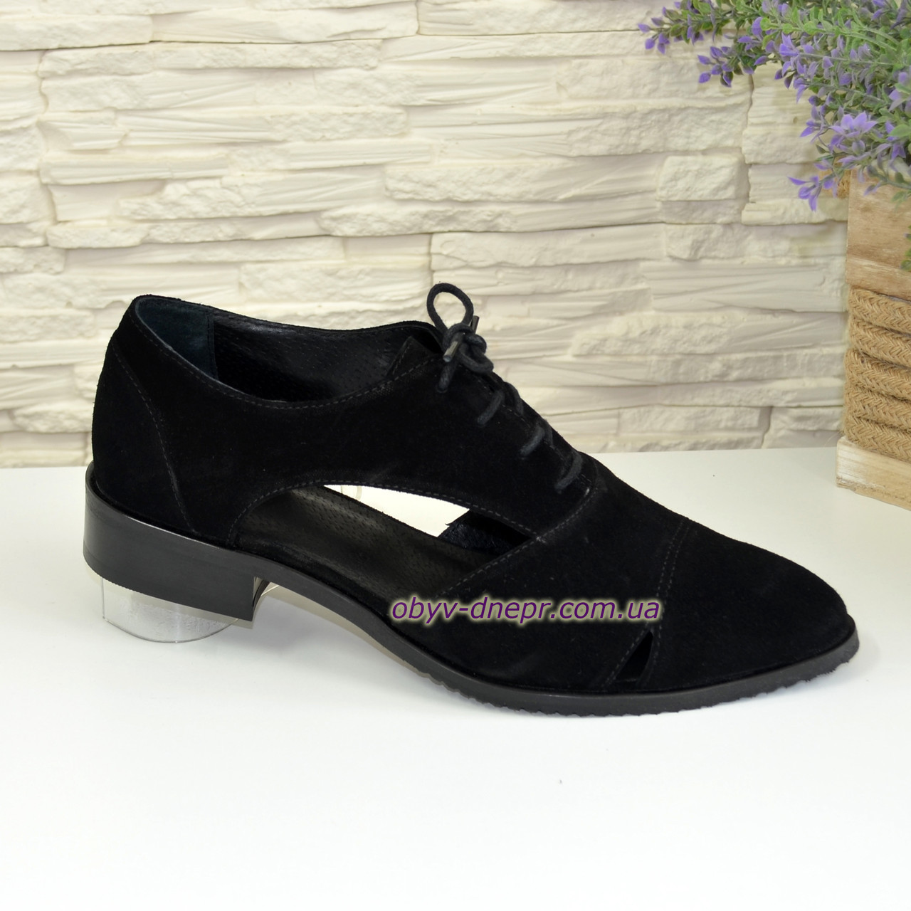 Замшеві туфлі жіночі на низькому ходу, колір чорний, фото 1
