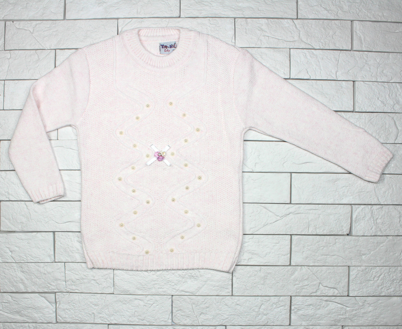 Теплый вязаный свитер нежно-розового цвета для девочки