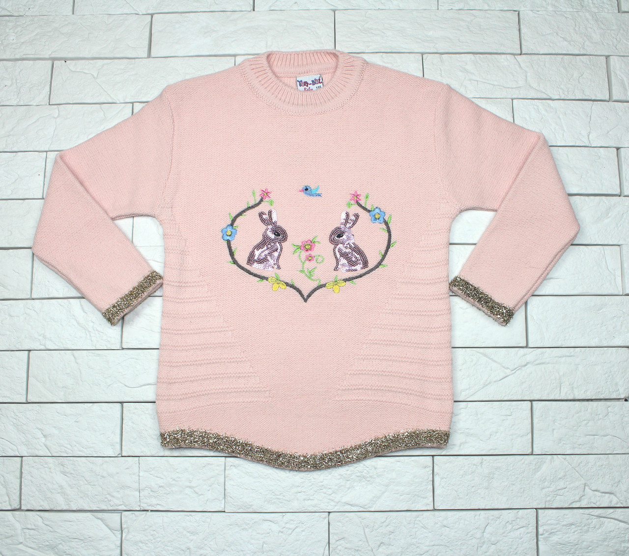 Теплый зимний свитер розовым цветом с зайчиками для девочки