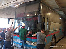 Изготовление и замена лобового нижнего стекла на Van Hool T 815 Acron в Никополе (Украина). 3