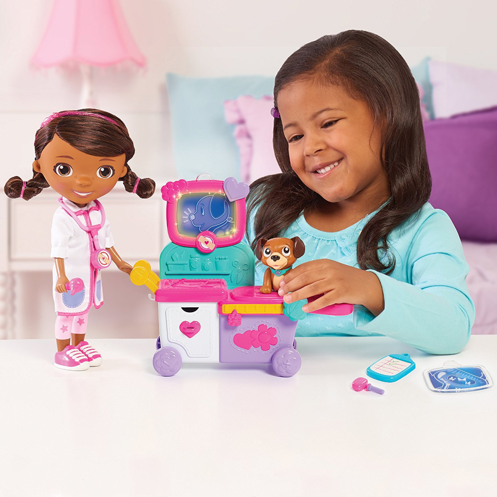 Лялька Доктор Плюшева інтерактивна ветеринарна клініка Doc McStuffins Magic Talking Doc&Care Cart