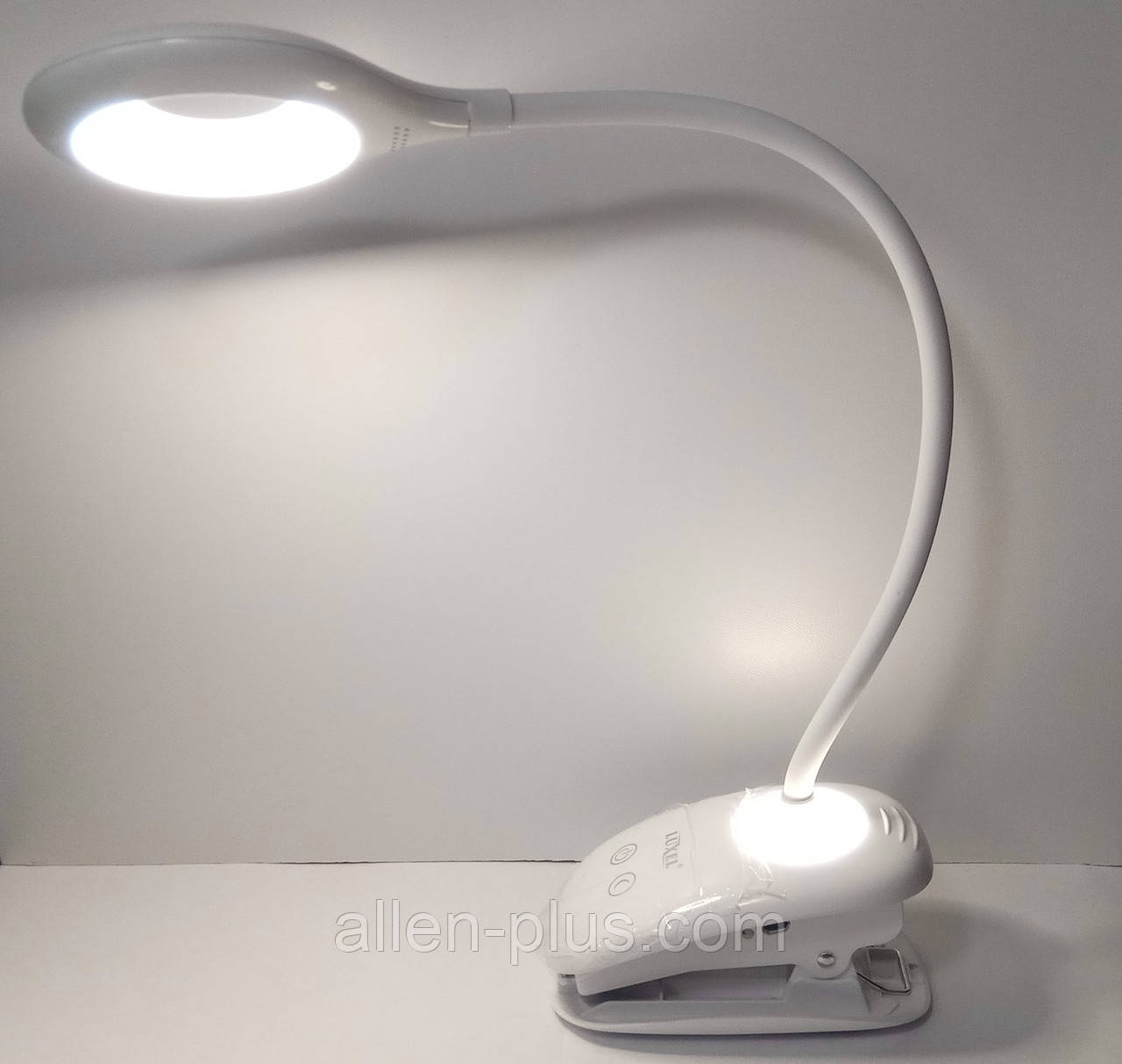 Настільна світлодіодна лампа на прищіпці Luxel TLC-04W, прищіпка, 6 W, IP20, USB, акумулятор 1200 mAh, нічник