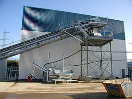 Стаціонарний бетонний завод ELBA EBC-B з лінійним бункером інертних матеріалів і стрічковим транспортером