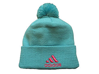 Шапка блакитна з рожевим логотипом і помпоном