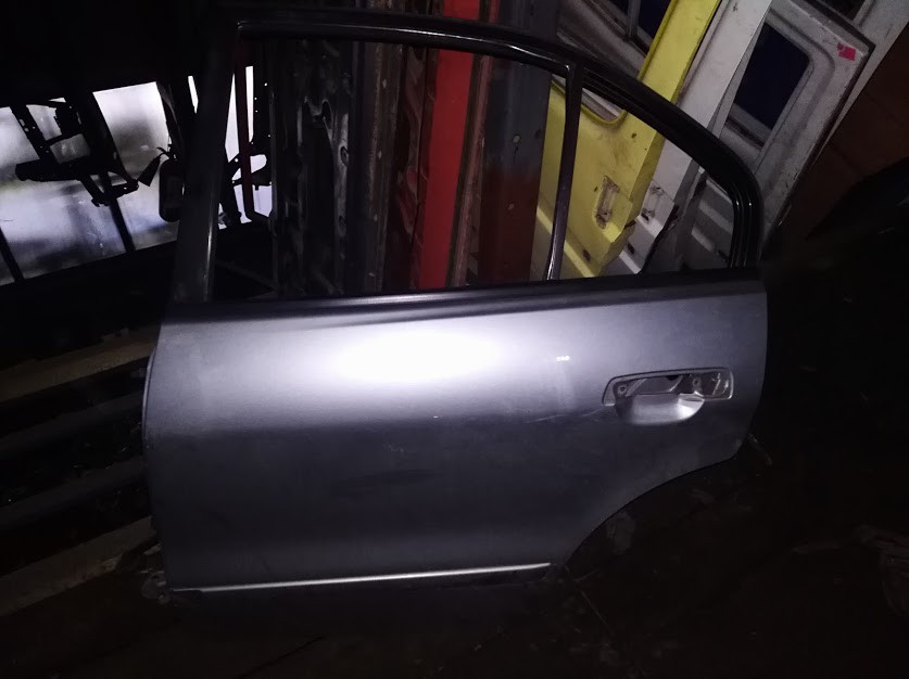 Б/у задні двері ліва для Mitsubishi Galant '01
