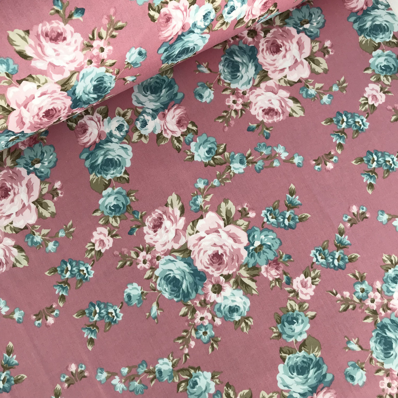 Сатин (ТУРЦІЯ шир. 2,4 м) троянди на темно-рожевому (SAT-S-0001), фото 1