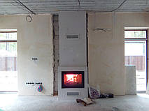 Фото готового каміна в чорновому оздобленні