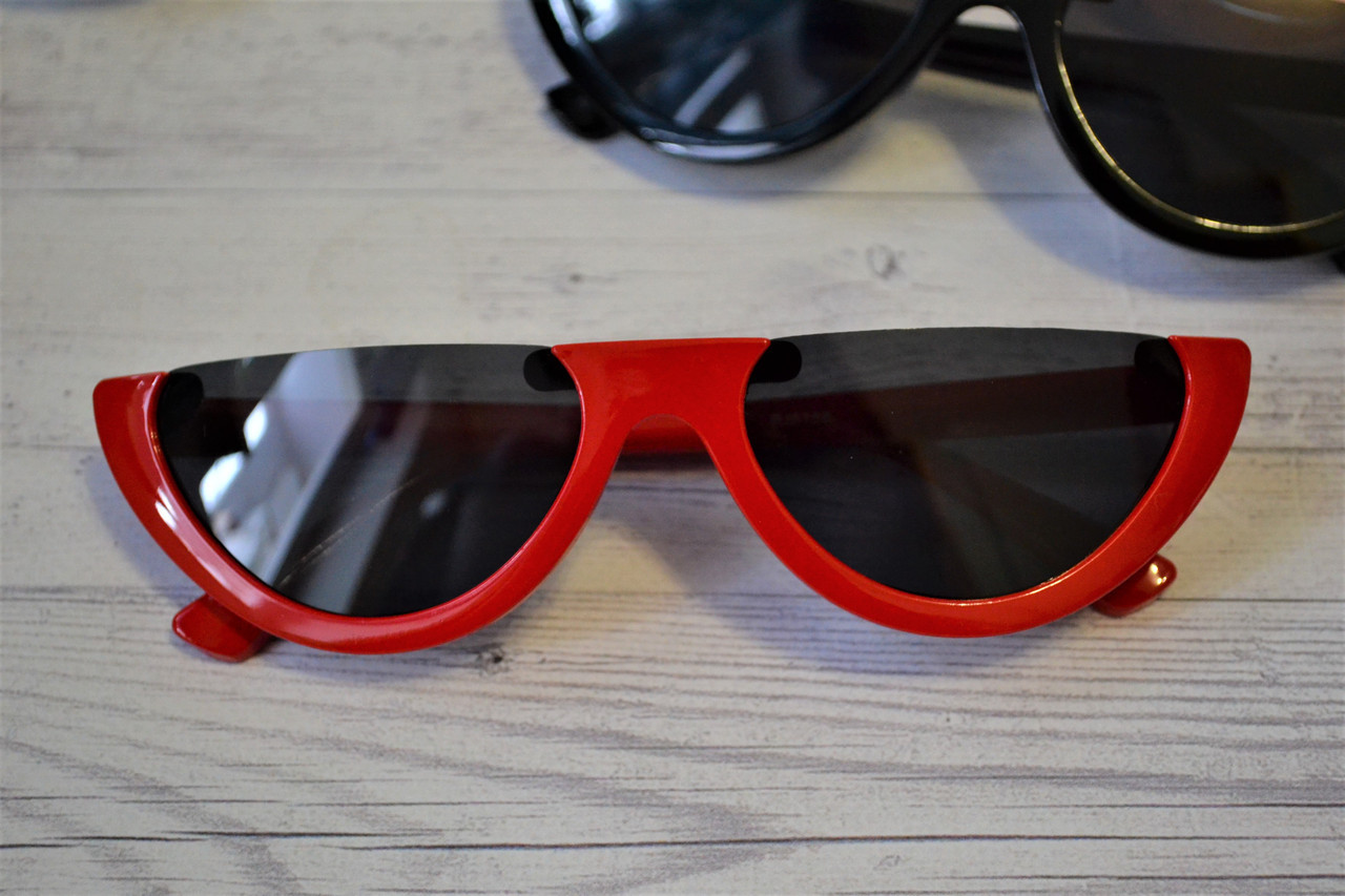 Стильні сонцезахисні окуляри з обрізаною оправою Червоний