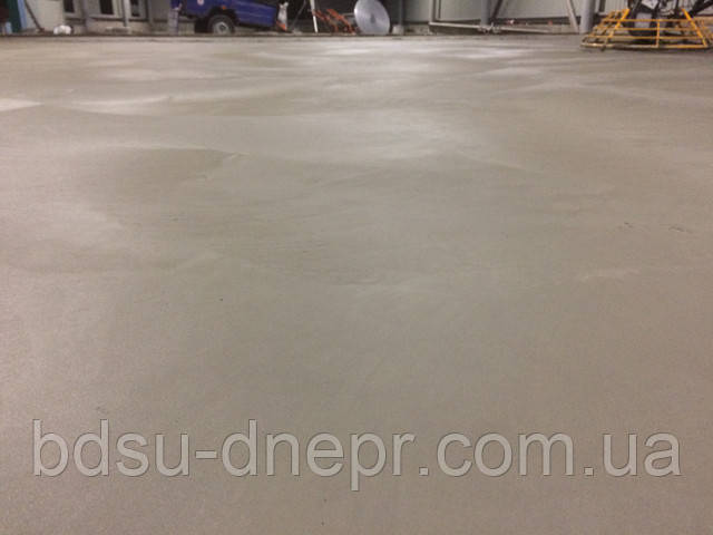 Лиття бетону у Дніпрі з затирочної машиною