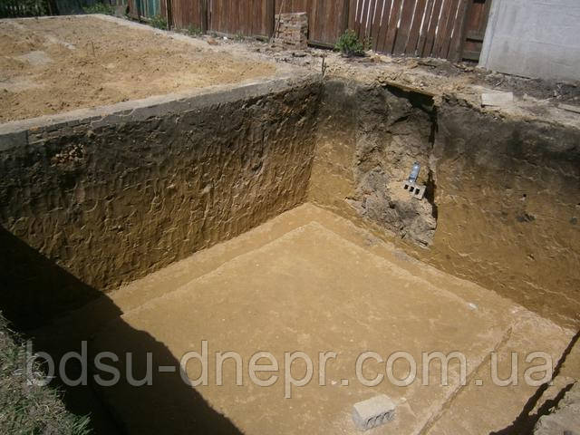 Влаштування підвального приміщення - виїмка глини