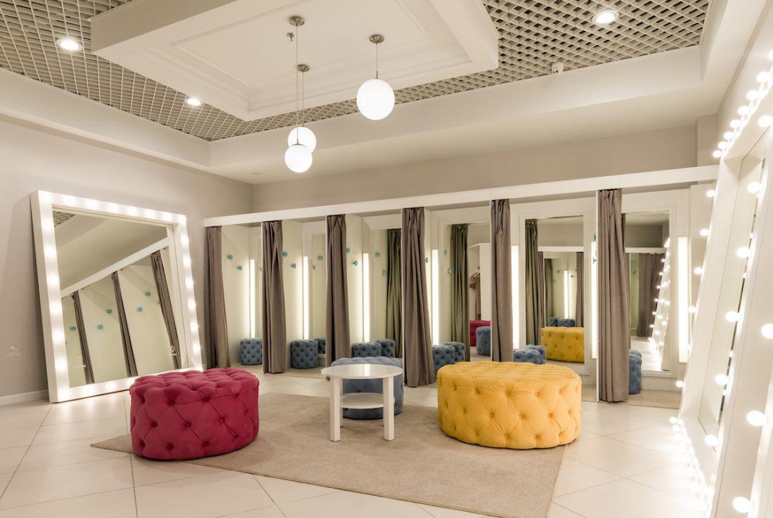 Дзеркало в приміряній на стіну, фото 1