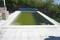 Летнее покрытие для бассейна голубого цвета с эффектом энергосбережения