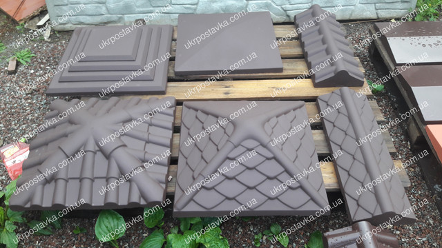 Шапки на забор