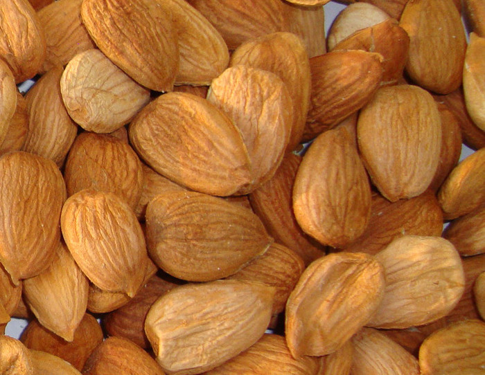 Абрикосова кісточка 1 кг