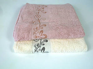 Махровий рушник банний 70х140 см з кантом блідо-рожевий