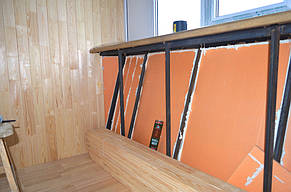 На пол ложится доска пола толщиной 35 мм. При необходимости, можем постелить линолиум или ламинат, но наш заказчик пожелал оставить его деревянным.