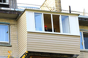 Так выглядит балкон снаружи.