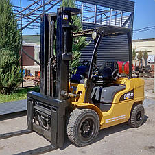 Газовий японський навантажувач 3 тонни Caterpillar GP30N б/у, фото 3