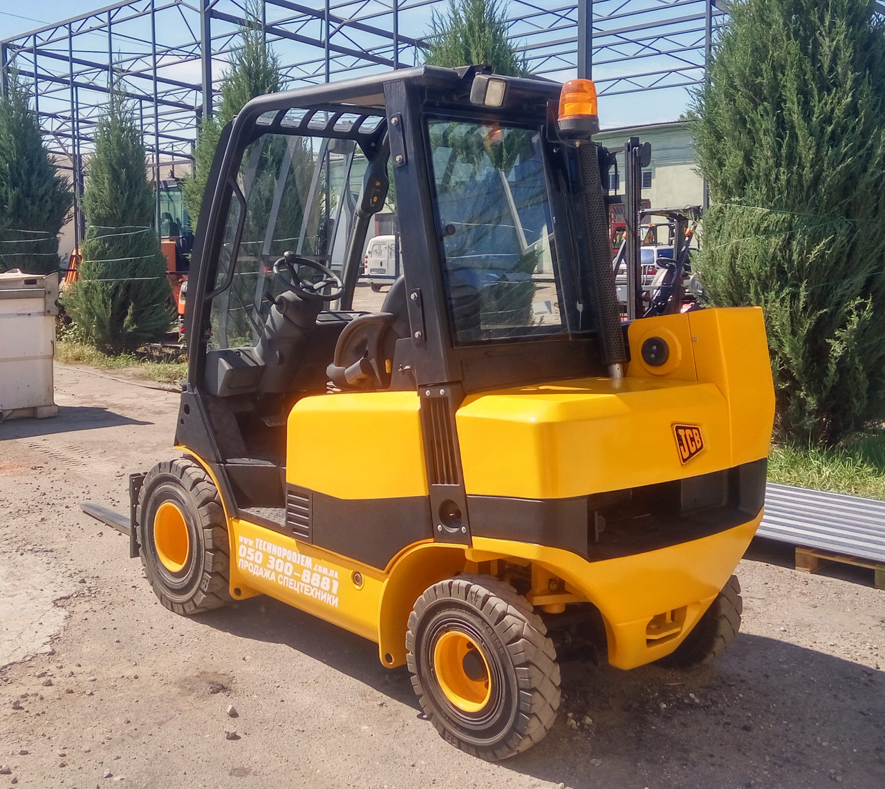 Телескопический вилочный погрузчик 2,5 тонны JCB б/у - фото 4 - id-p259313622