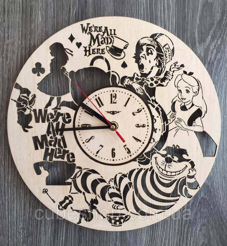 Дерев'яний настінний годинник "Аліса в Країні чудес"