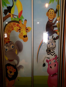 Шкаф купе с фасадами рисунком персонажей из мультиков