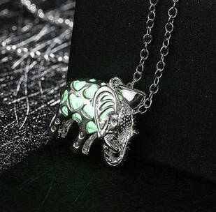 Кулон слоник, світиться в темряві зеленим
