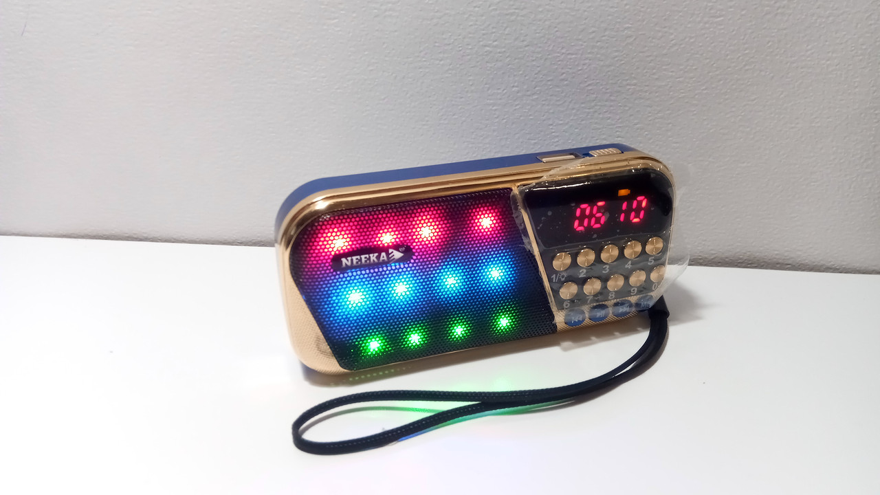 Радіоприймач зі світломузкою NEEKA NK-951, FM 87-108 Mhz, USB/microSD, mp3, акумулятор Li-Ion 2200mAh 18650