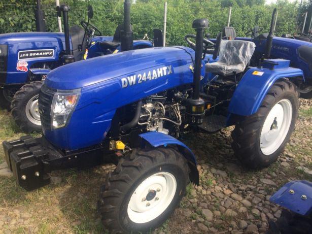 Трактор DW 244AHTX (24 л.с.,3 цил., ГУР, КПП (4+1), пер./зад. вантаж, колеса 6.50х16/11.2х24, розетка)
