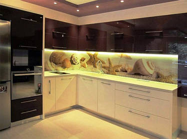 Морской пляж на кухонной стене круглый год будет согревать хозяйку 