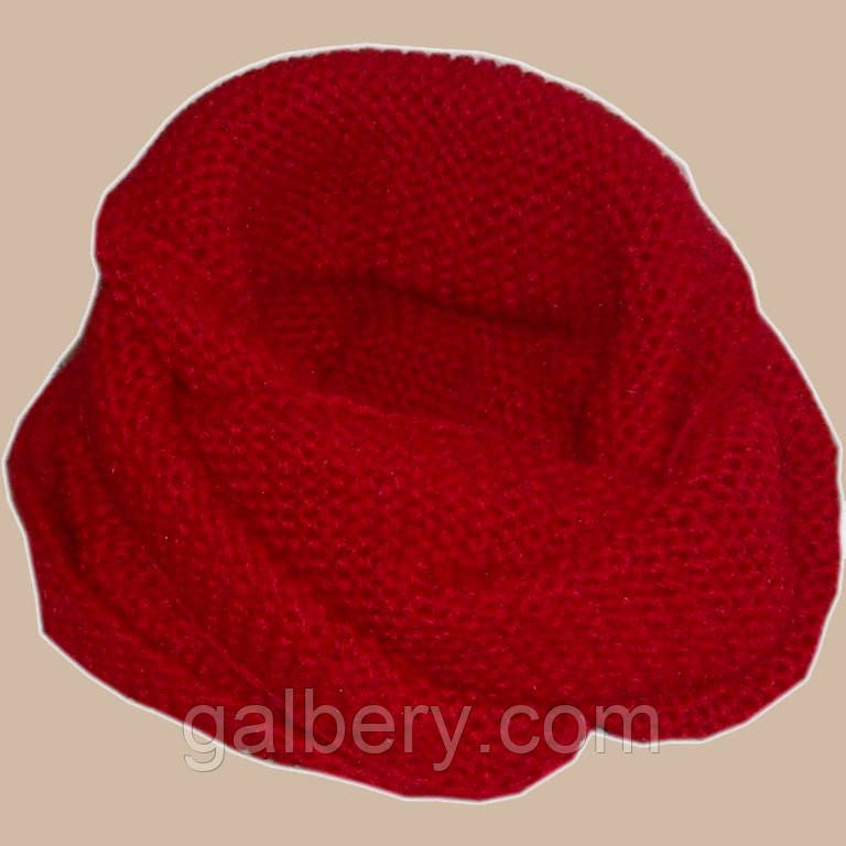 В'язаний шарф-снуд червоного кольору об'ємного ручного в'язання