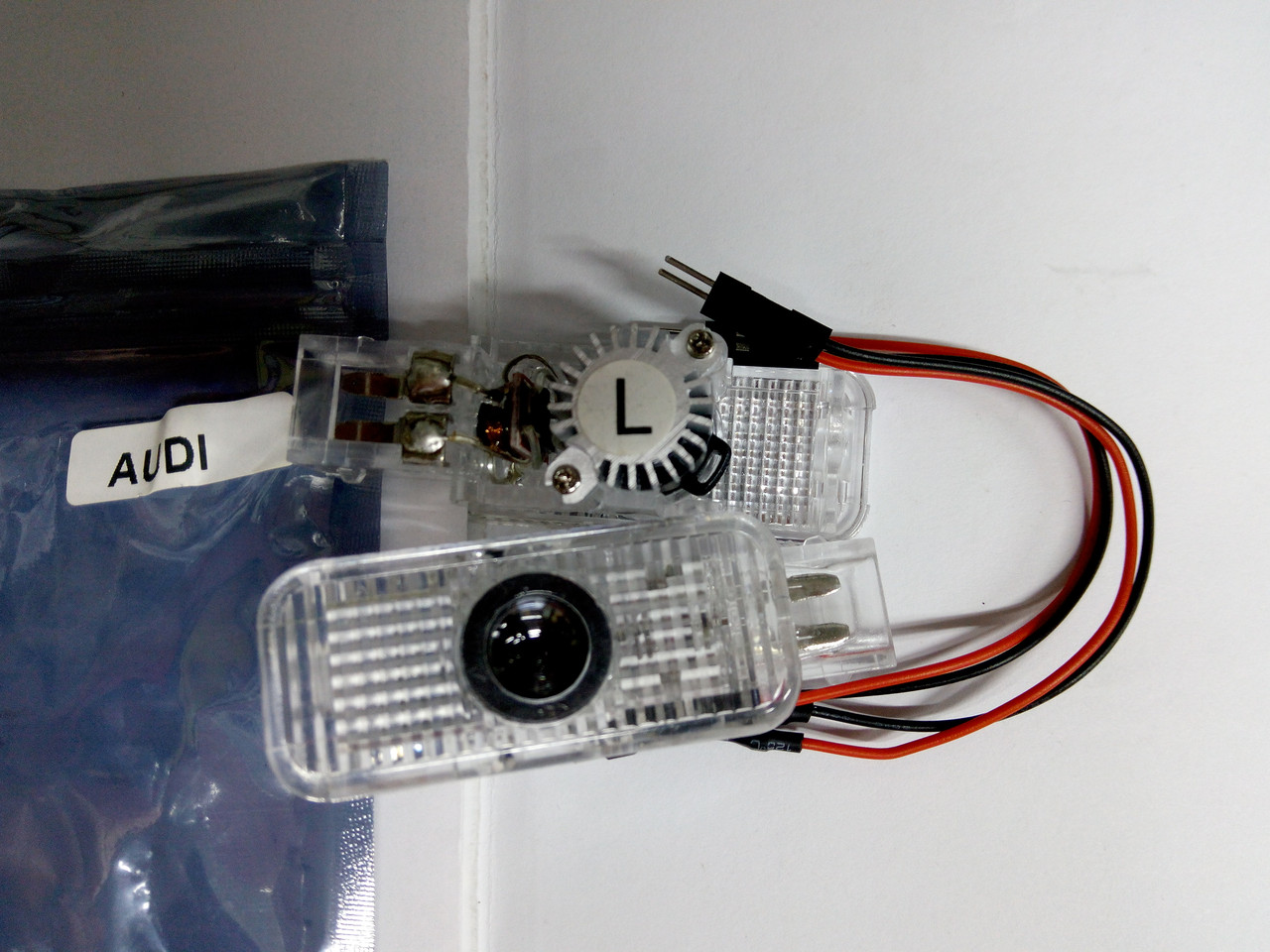 LED-підсвітка в штатні місця дверей AUDI