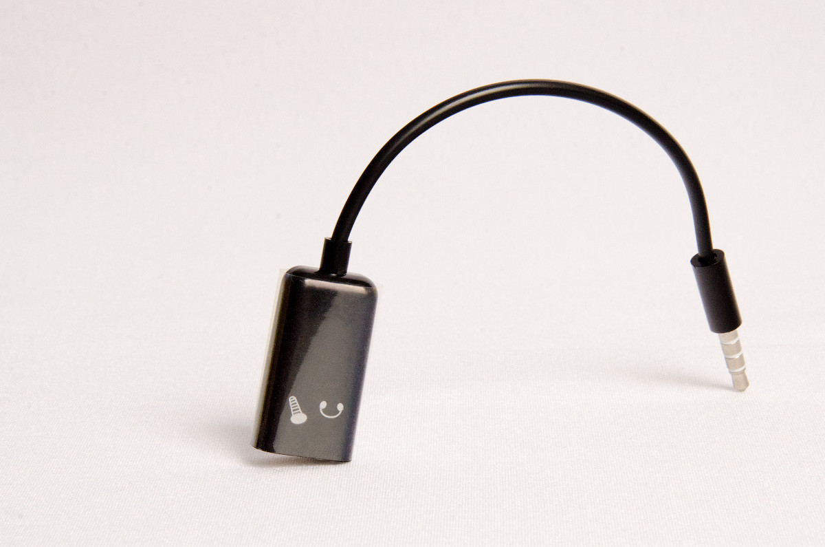 Перехідник Ynniwa 3.5 мм штекер 4 pin на 2 гнізда 3.5 мм (мікрофон + навушники), чорний