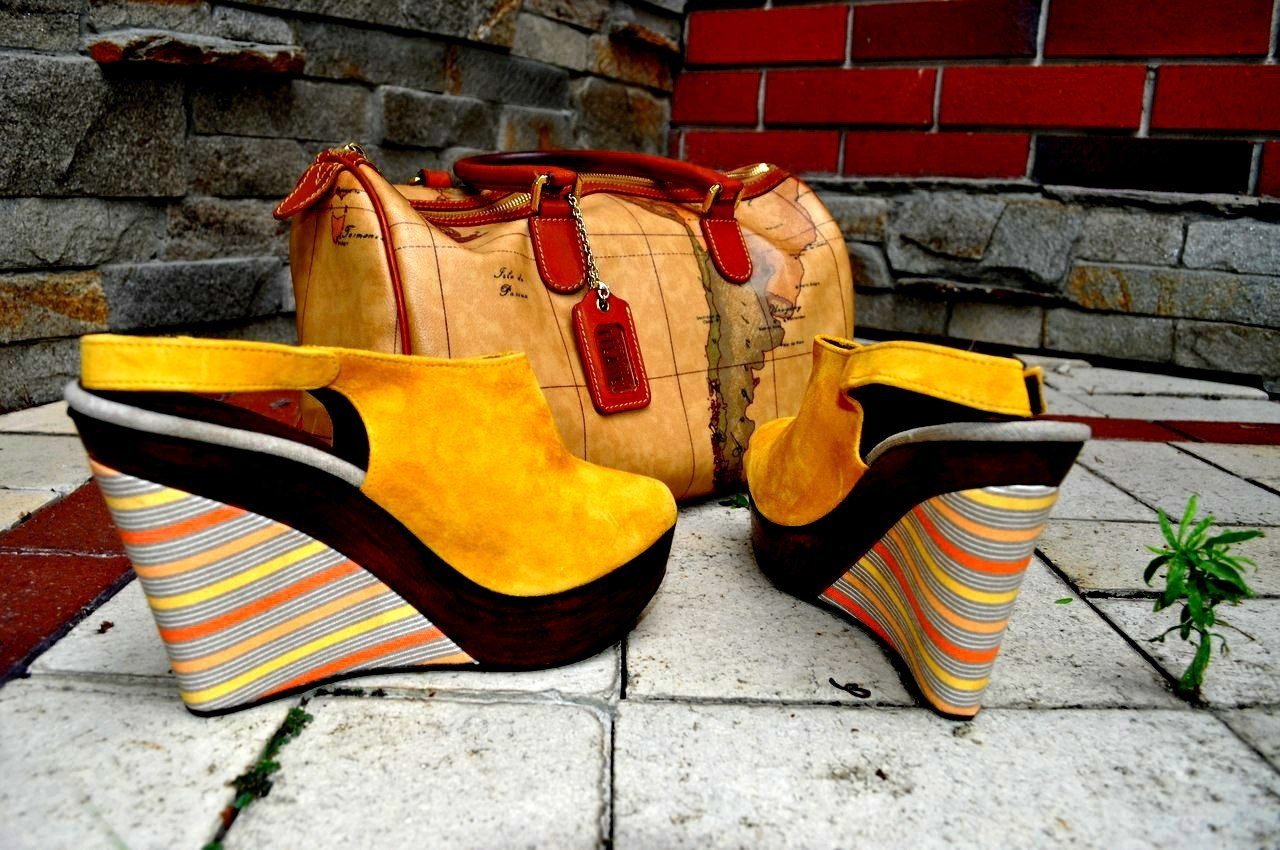 Замшевые оранжевые женские босоножки Woman's heel маломерные итальянские на танкетке - фото 2 - id-p57053114