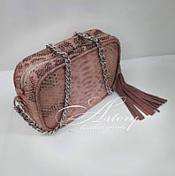Жіноча рожево-пудрова сумочка STELLA з пітона на ланцюжку