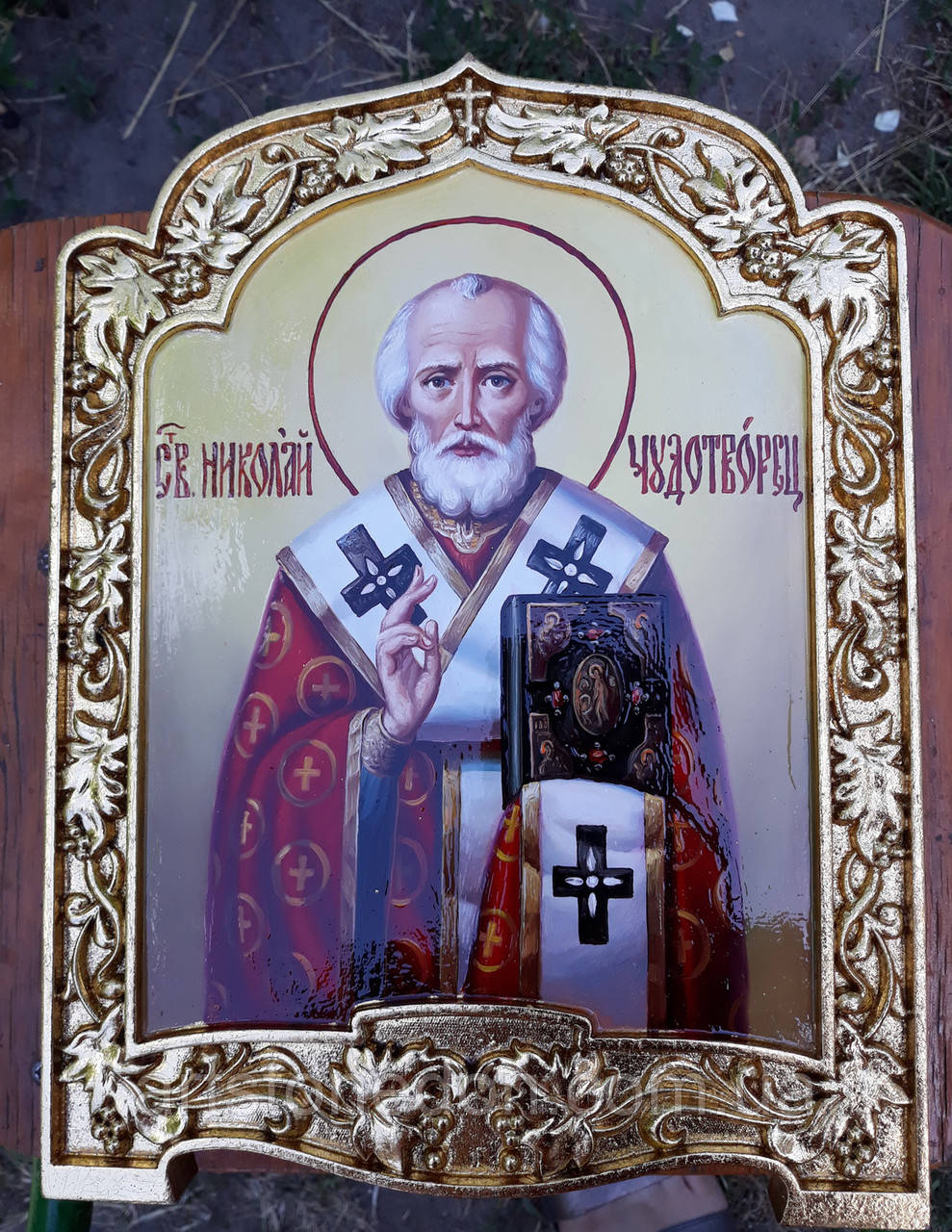 Икона писаная Святой Николай Чудотворец в позолоченном киоте - фото 1 - id-p725135110