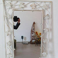 Кованное зеркало большое белое