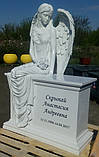 Пам'ятник у вигляді ангела на тумбі з литого каменю, фото 6