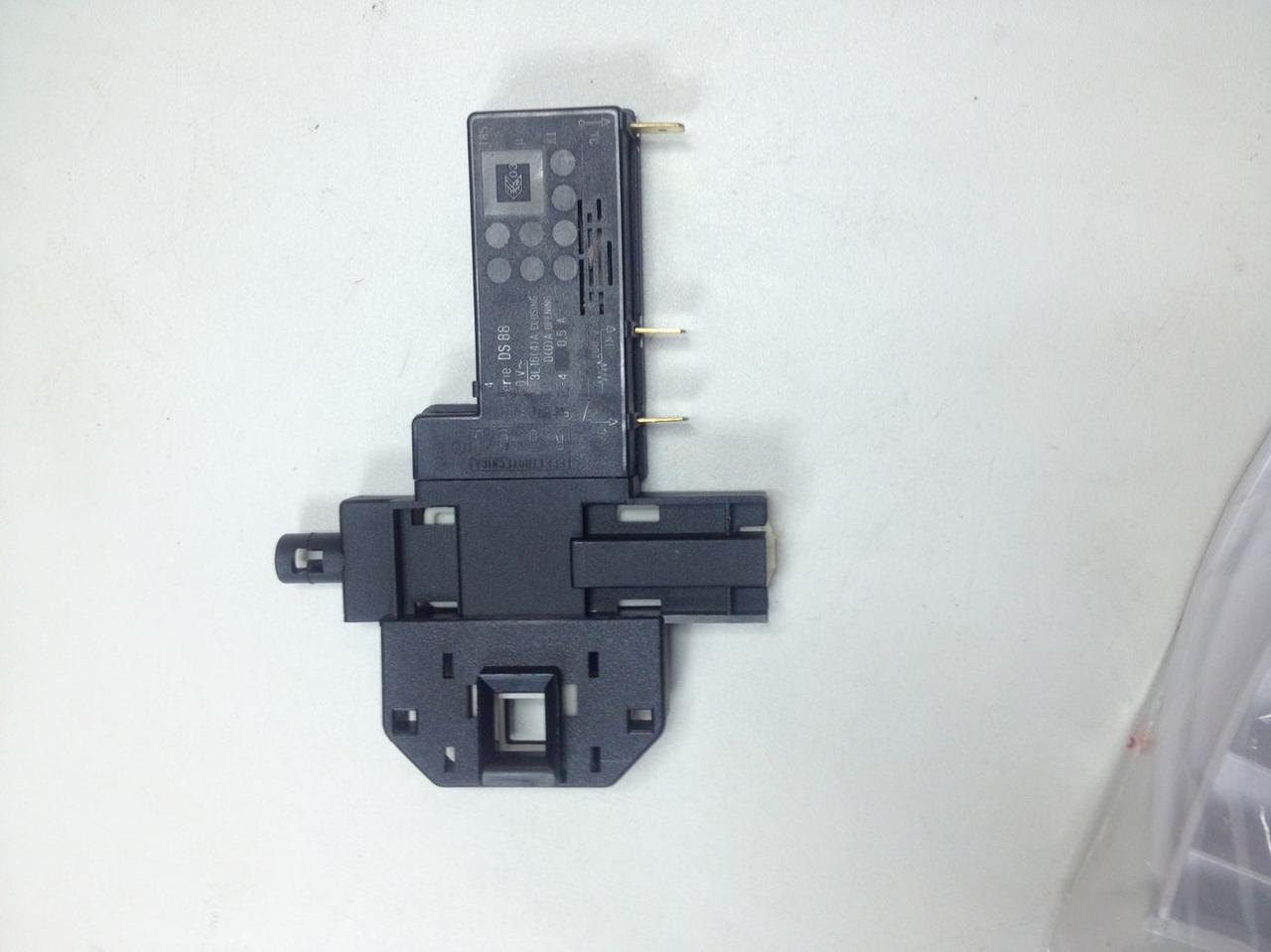 Замок Ariston Indesit (Індезіт Арістон) C00051438 для пральної машини