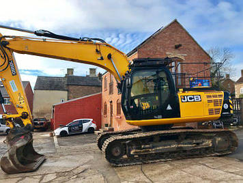 Гусечний екскаватор JCB JS220LC.