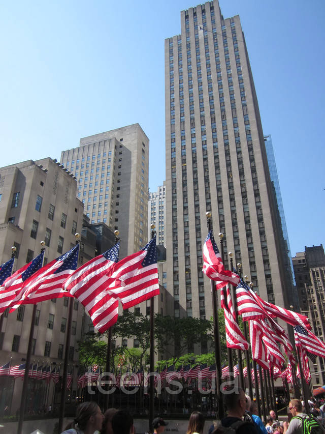 Розділ Сукні - фото teens.ua - Нью-Йорк,Rockefeller Plaza