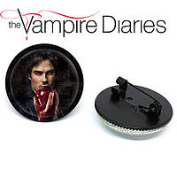 Значок брошь Дневники Вампира Vampire Diaries с Деймоном Сальваторе