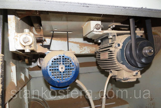Моторы пил раскроечного станка МастерК ф 300 Моторный отсек форматного станка Мастер К ф300