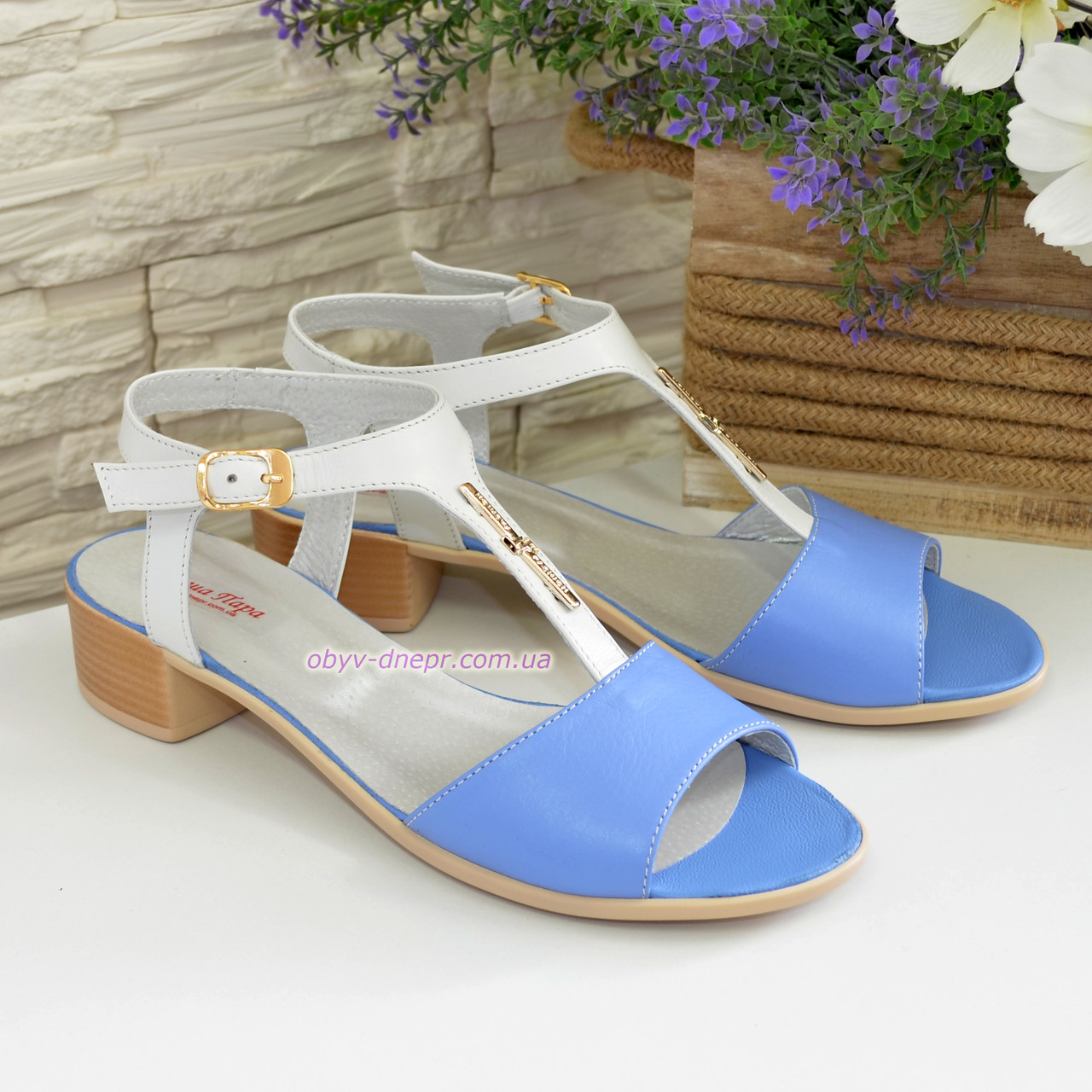 Босоніжки жіночі на невисокому каблуці, фото 1