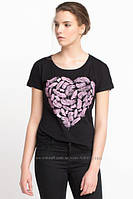 Черная женская футболка De Facto / Де Факто с рисунком-сердце на груди