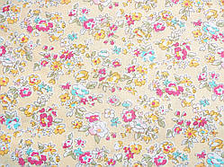Відріз тканини квіти на ніжно-жовтом 50 х 48 см.