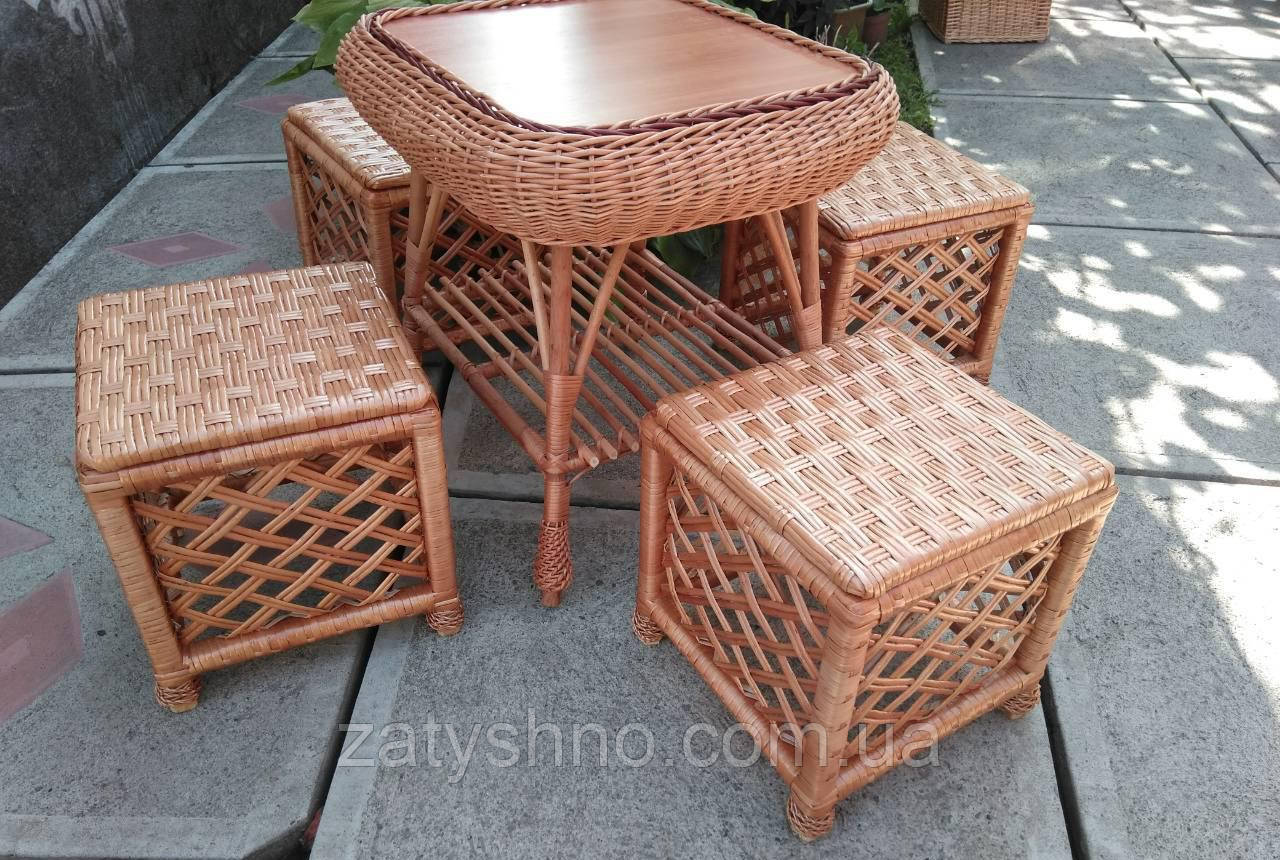 Плетені меблі з табуретками