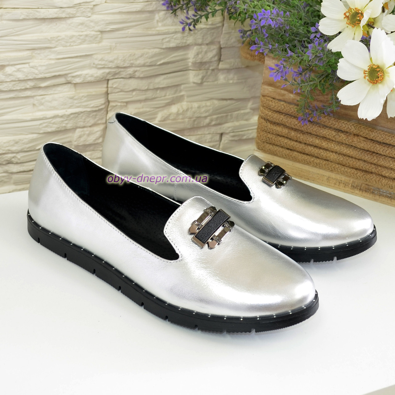 Жіночі шкіряні туфлі на низькому ходу, колір срібло, фото 1