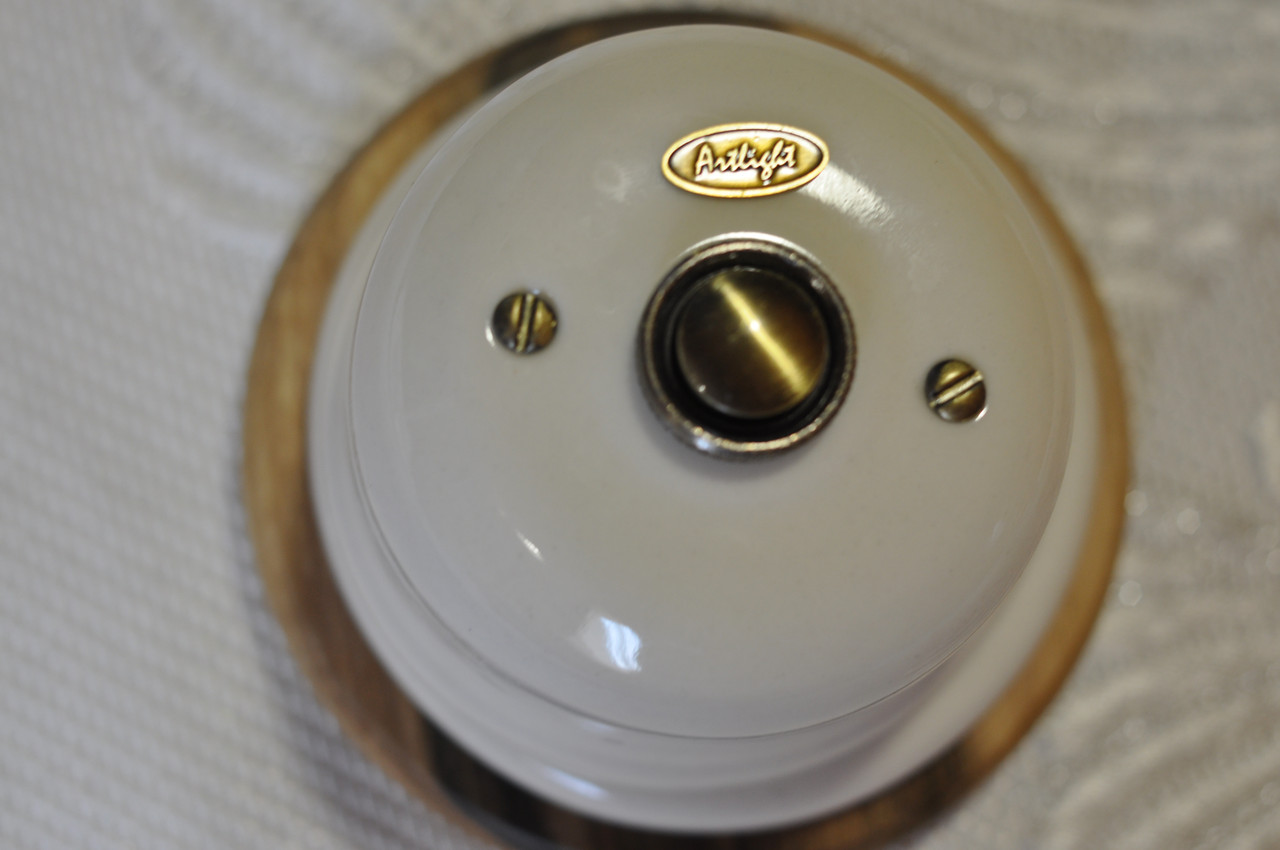 Ретро кнопка звонка  порцелянова Artlight  біла, фурнітура бронза, хром.