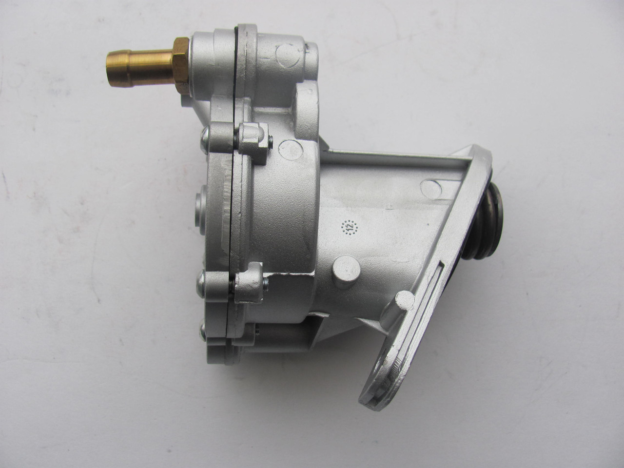 Вакуумний насос на VW LT, T-4 2.5 TDI/SDI, AUDI 1996-2006 — Rotweiss (Туреччина) — 074145100A