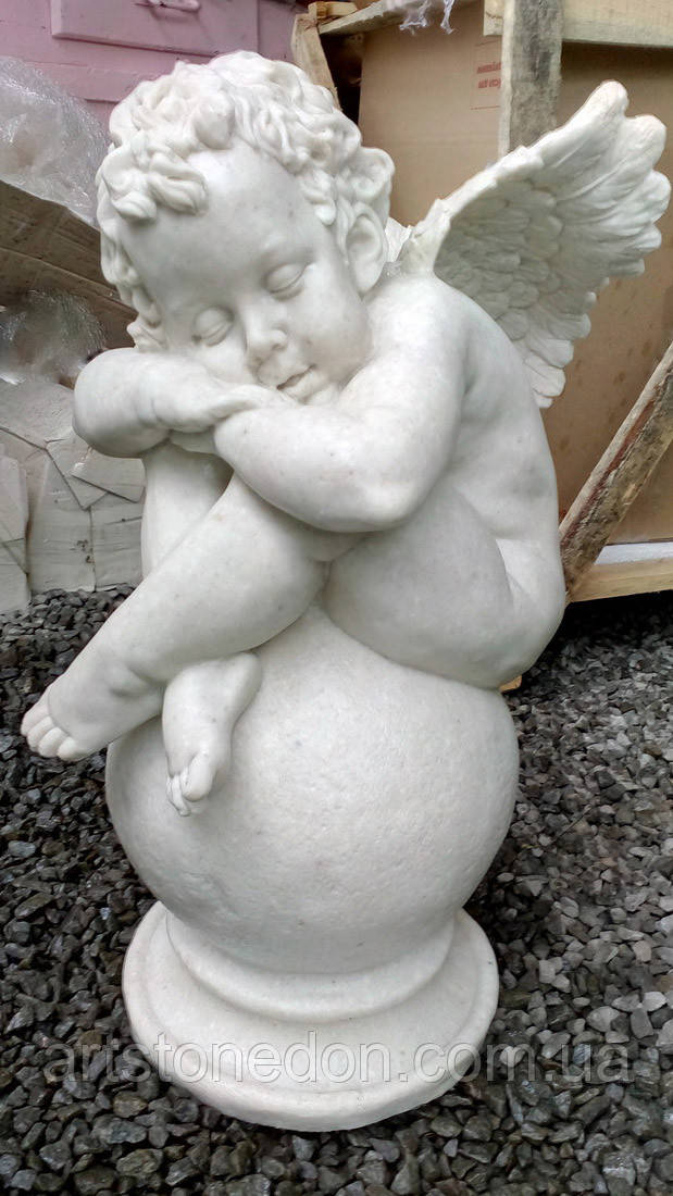 Скульптура ангела из искусственного мрамора. Скульптура Ангел на шаре из мрамора 63 см - фото 1 - id-p277707068